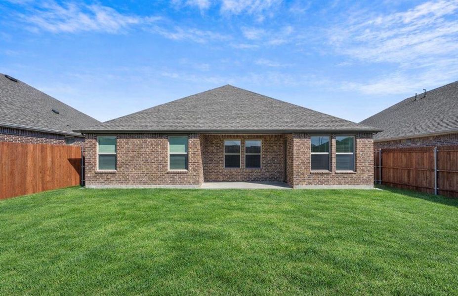 Exterior details and patio area of a home in , Lavon (Image 3).