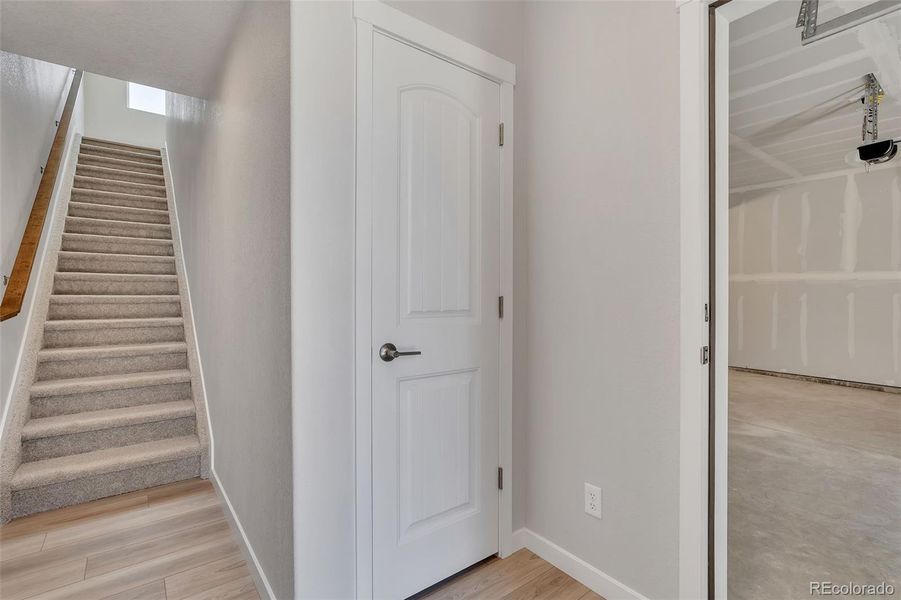 Spacious, unfurnished interior of a new home in , Monument (Image 19).