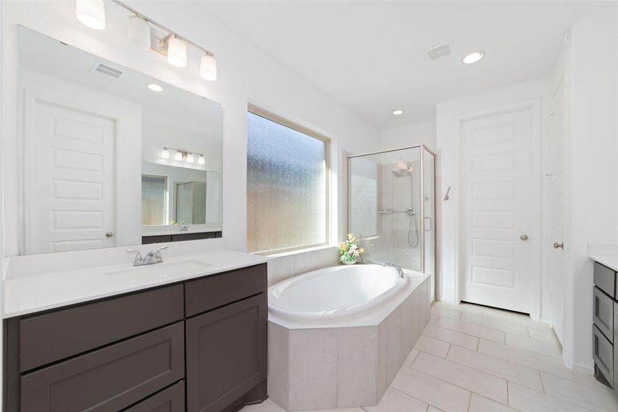 Furnished interior view inside a new home in , Fulshear (Image 11).