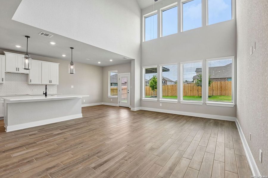 Spacious, unfurnished interior of a new home in Fox Falls, Boerne (Image 23). Spacious, unfurnished interior of a new home in Fox Falls, Boerne (Image 23).