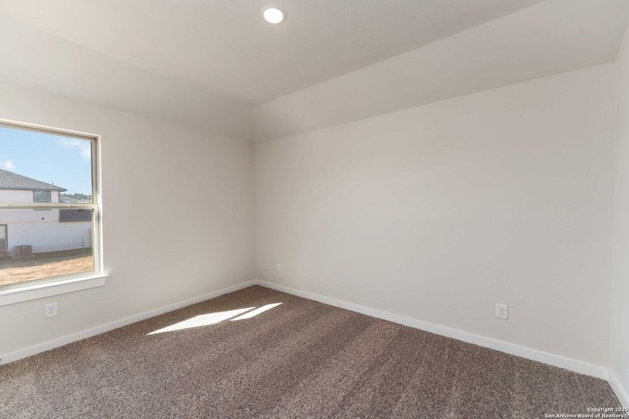 Spacious, unfurnished interior of a new home in Timber Creek, San Antonio (Image 23).