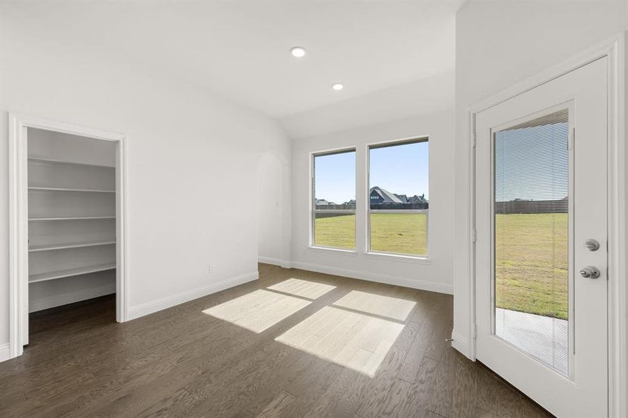 Spacious, unfurnished interior of a new home in Coyote Crossing, Godley (Image 19).