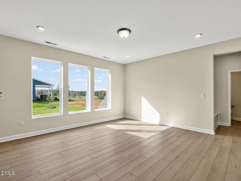 009-1280x960-family-room