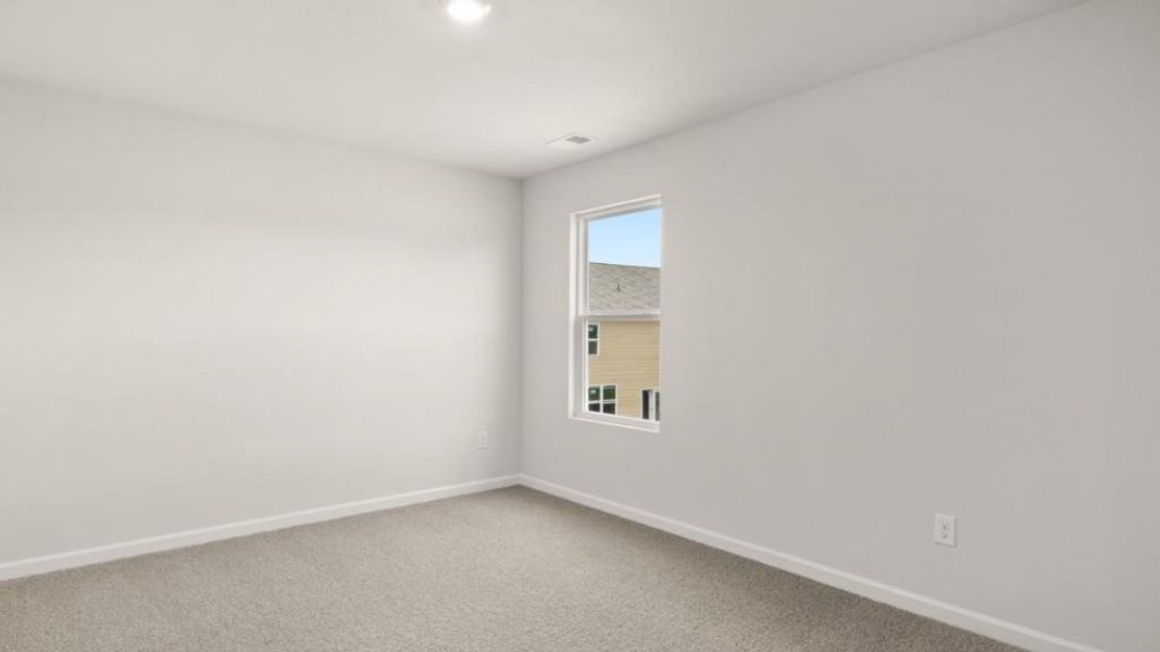 Spacious, unfurnished interior of a new home in Fairway 17 at Mirror Lake, Villa Rica (Image 20).