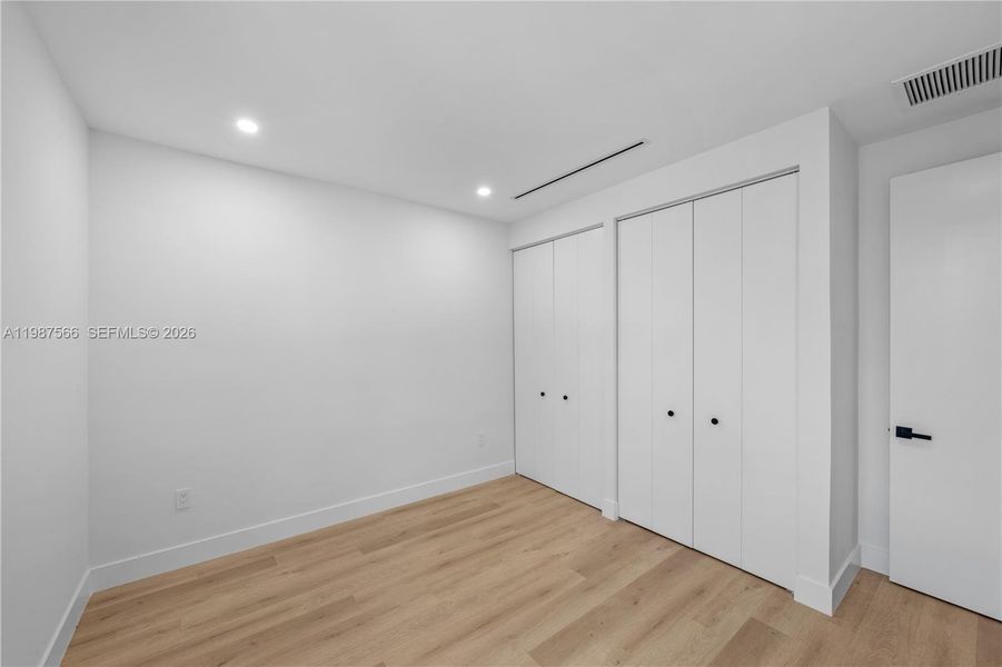 Spacious, unfurnished interior of a new home in , Miami (Image 35).