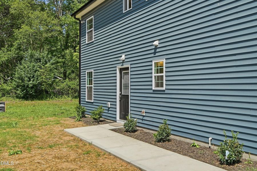 516 Singletary St SE-49