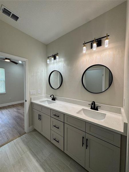 Furnished interior view inside a new home in , Auburndale (Image 13).