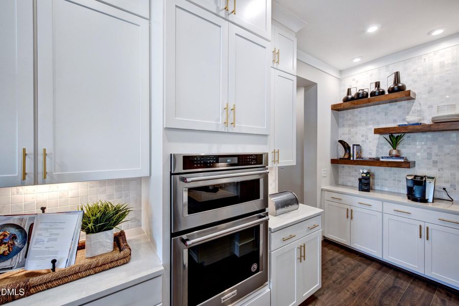 LOCE_0058_00-Sebastian J_Kitchen 07