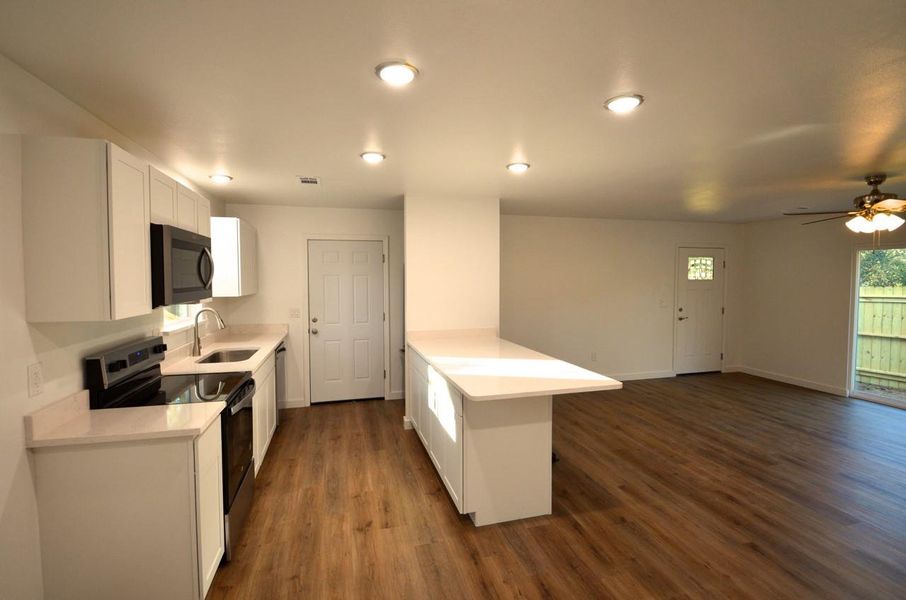 Furnished interior view inside a new home in , Kingsland (Image 4).