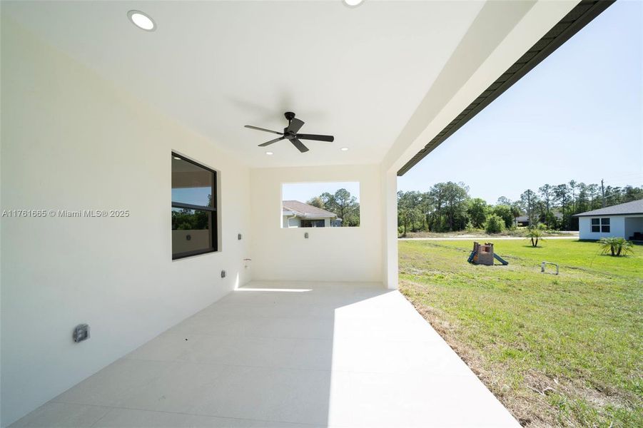 Spacious, unfurnished interior of a new home in , Lehigh Acres (Image 23).