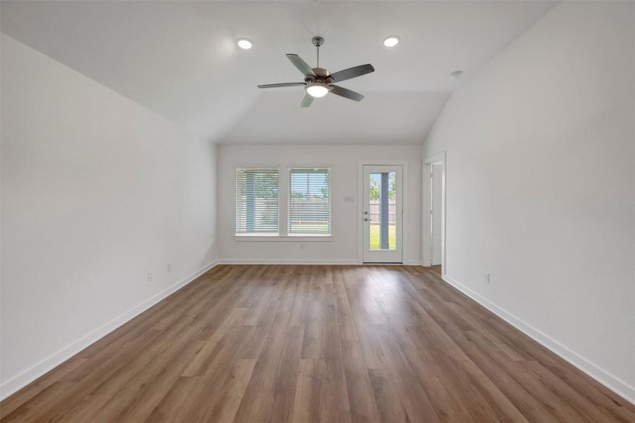 Spacious, unfurnished interior of a new home in Summerview, Fulshear (Image 27). Spacious, unfurnished interior of a new home in Summerview, Fulshear (Image 27).