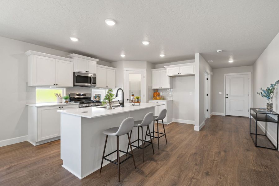 Representative furnished interior of a home built from the Aspen - IronHorse by MonteVista Homes in IronHorse, Prineville (Image 10).
