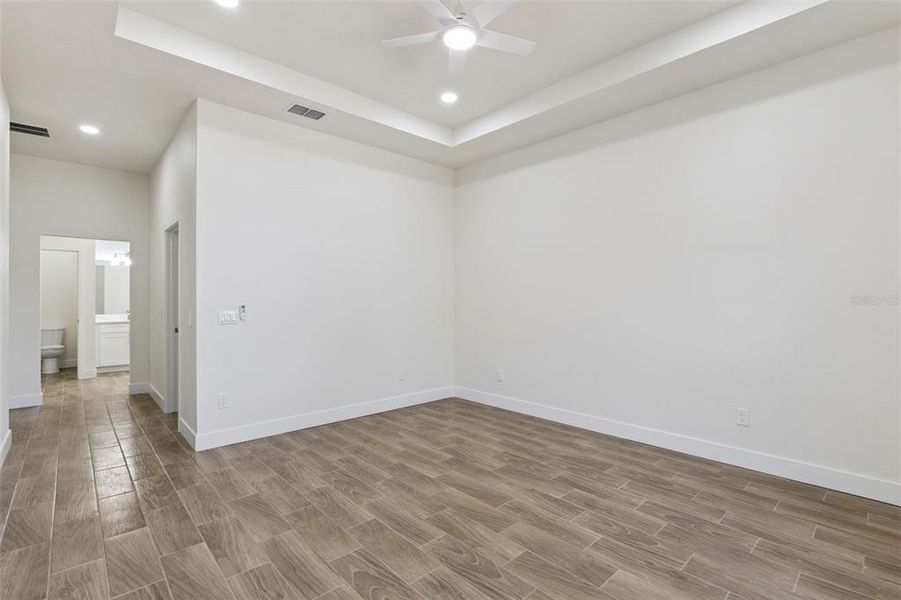 Spacious, unfurnished interior of a new home in , Deltona (Image 27).