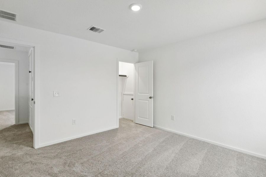 Spacious, unfurnished interior of a new home in Windcress, Cove (Image 20).