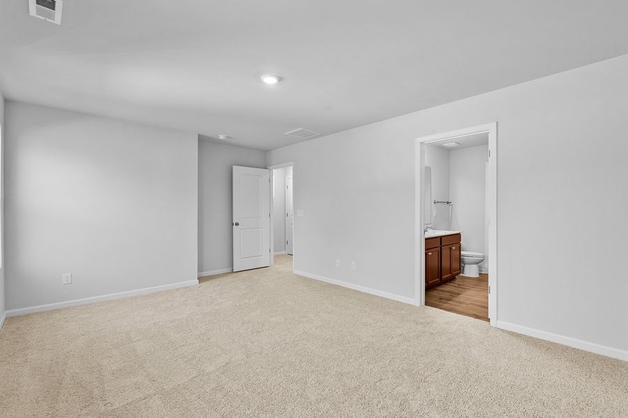 Spacious, unfurnished interior of a new home in Hanes Lake, Winston-Salem (Image 24).
