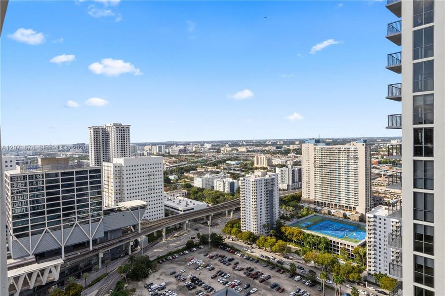 Condo located in Miami, FL showcasing its design and architecture (Image 4).
