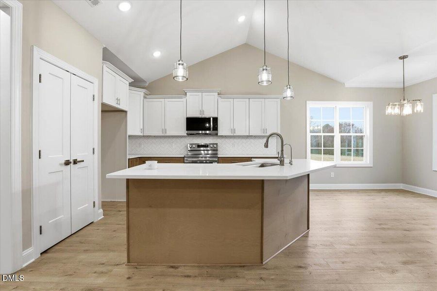 12-7379 Hill Rd-12