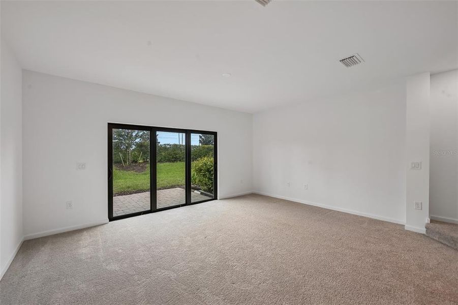 Spacious, unfurnished interior of a new home in , Sarasota (Image 32).