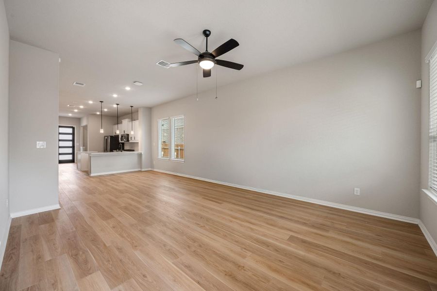 Spacious, unfurnished interior of a new home in Heritage, Dripping Springs (Image 20).