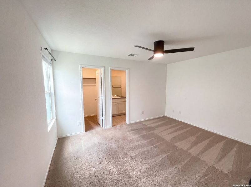 Spacious, unfurnished interior of a new home in Aston Park, San Antonio (Image 11).