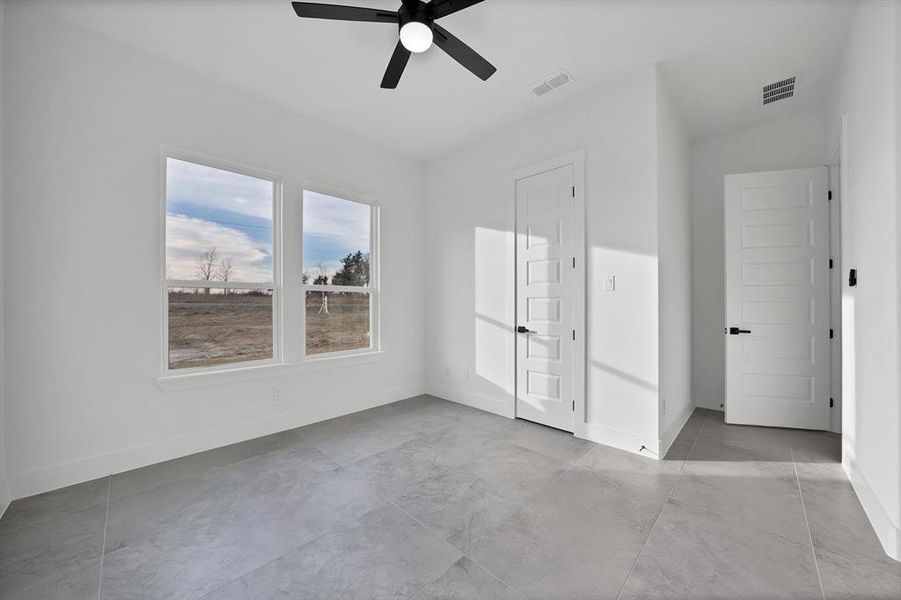 Spacious, unfurnished interior of a new home in , Celeste (Image 22).