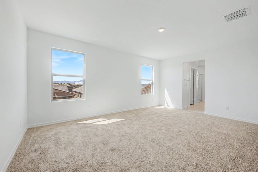 Spacious, unfurnished interior of a new home in Baker Farms, Phoenix (Image 10).