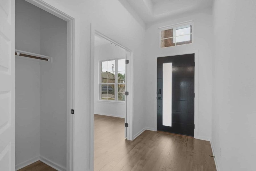 Spacious, unfurnished interior of a new home in Highland Village, Georgetown (Image 8).
