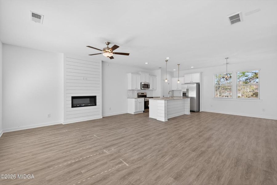 Spacious, unfurnished interior of a new home in Robins Estates, Warner Robins (Image 17).