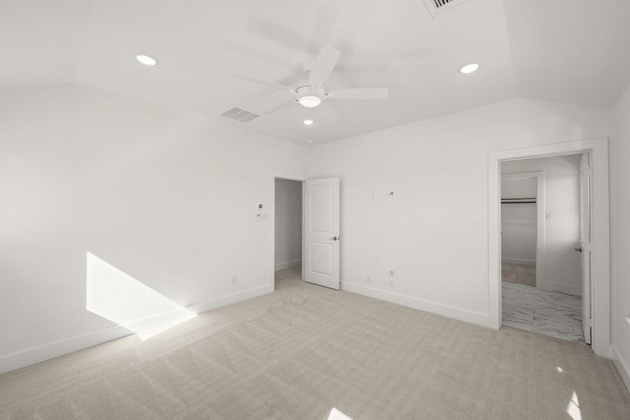 Spacious, unfurnished interior of a new home in The Retreat at Harvest, Argyle (Image 20).
