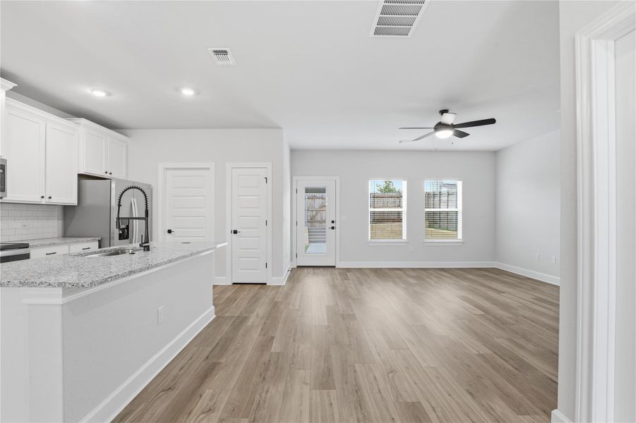 Spacious, unfurnished interior of a new home in Whisper Valley, Manor (Image 28).