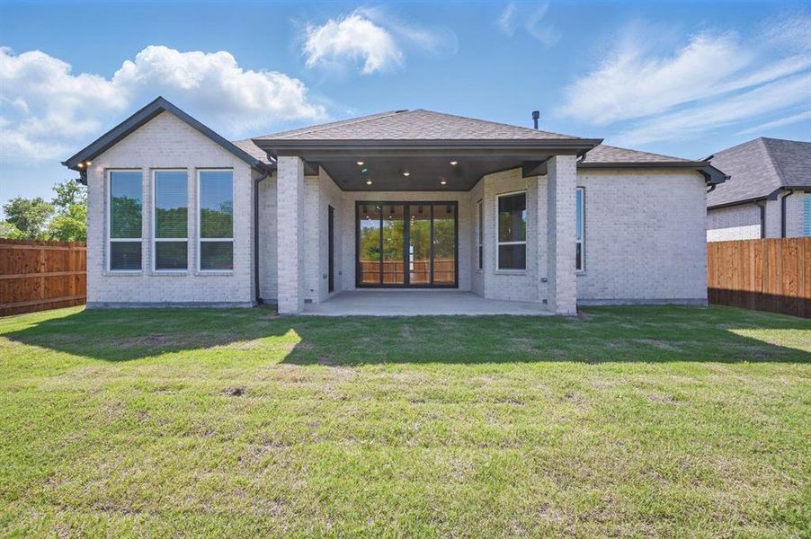 Exterior details and patio area of a home in Dove Hollow, Waxahachie (Image 23). Exterior details and patio area of a home in Dove Hollow, Waxahachie (Image 23).