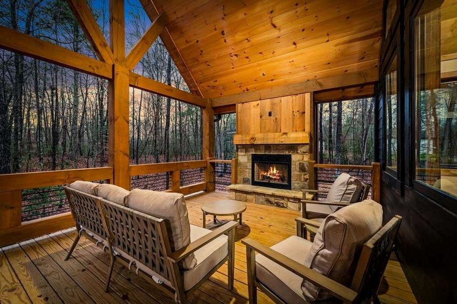 Community amenities in , McCaysville (Image 85).