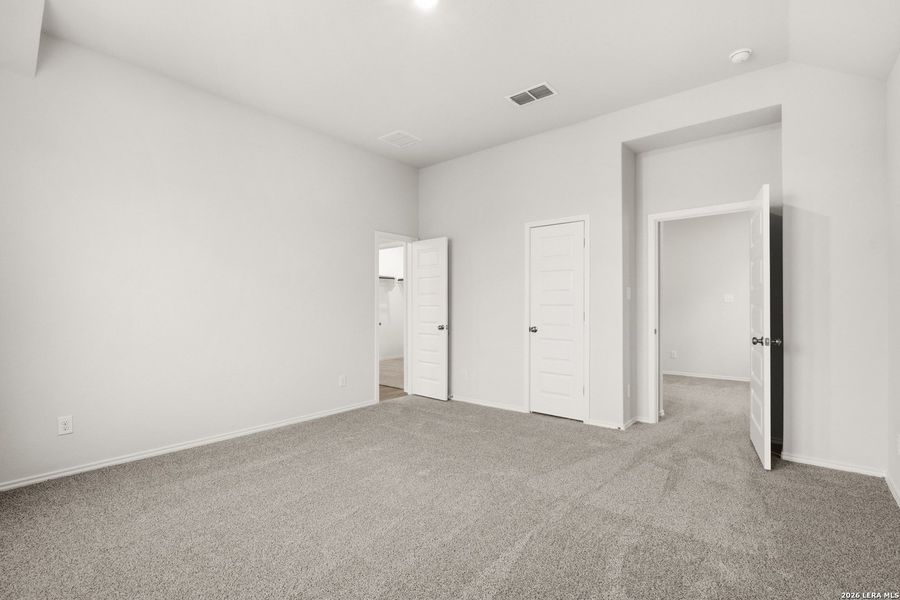 Spacious, unfurnished interior of a new home in Blue Ridge Ranch, San Antonio (Image 22).