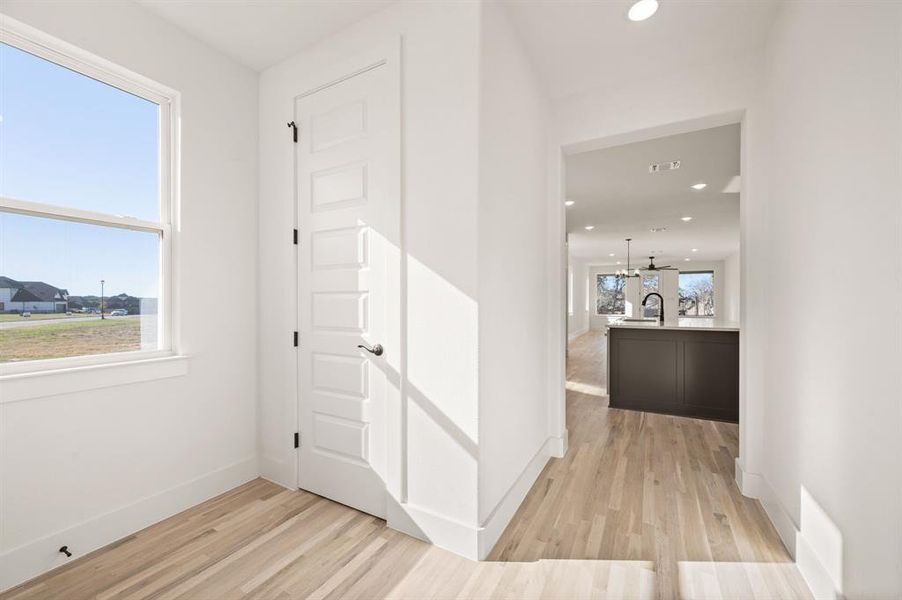 Spacious, unfurnished interior of a new home in The Resort on Eagle Mt. Lake, Fort Worth (Image 16).