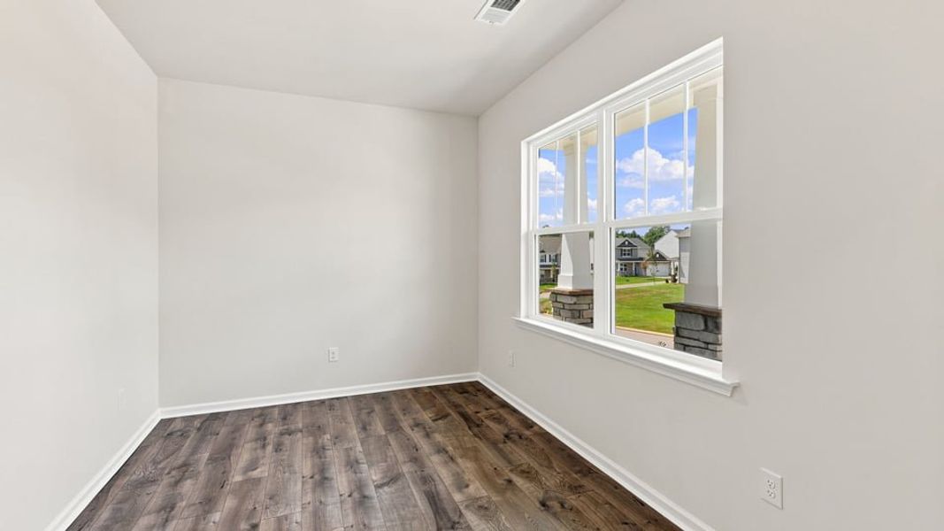 Spacious, unfurnished interior of a new home in Chestnut Ridge, Greenville (Image 17).