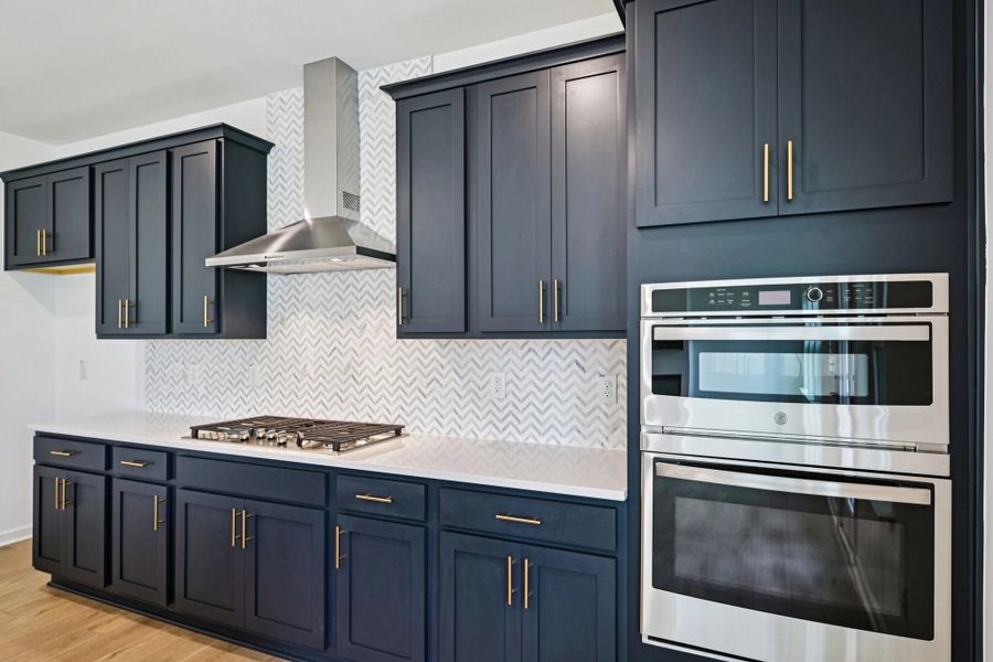Kitchen featuring the AW Collection® Sapphire - Vibrant blues and crisp whites steal the show. Kitchen featuring the AW Collection® Sapphire - Vibrant blues and crisp whites steal the show.