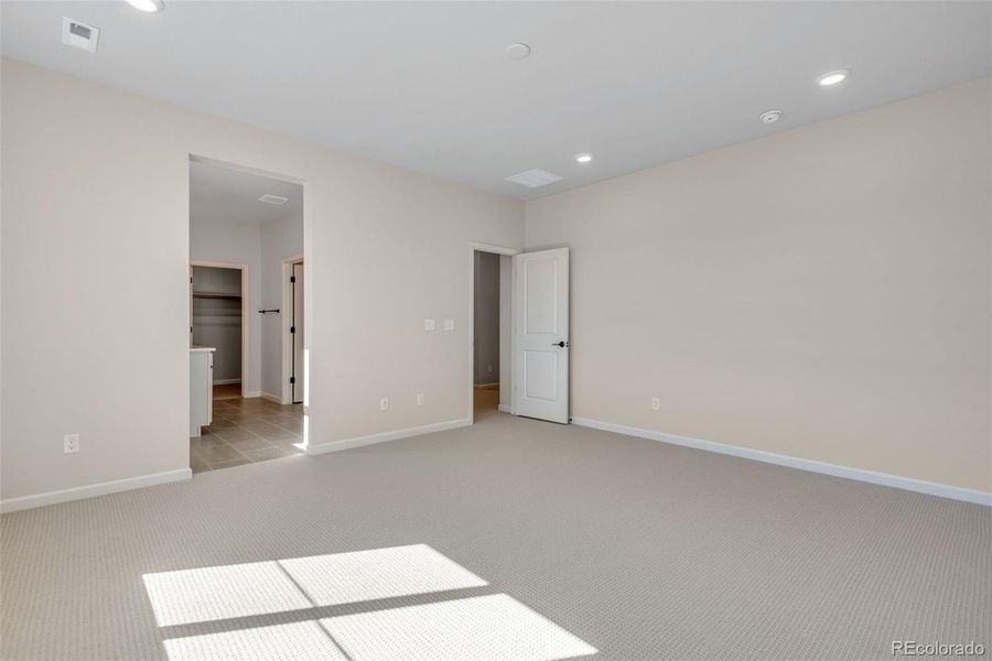 Spacious, unfurnished interior of a new home in Wild Oak at The Canyons, Castle Pines (Image 20). Spacious, unfurnished interior of a new home in Wild Oak at The Canyons, Castle Pines (Image 20).