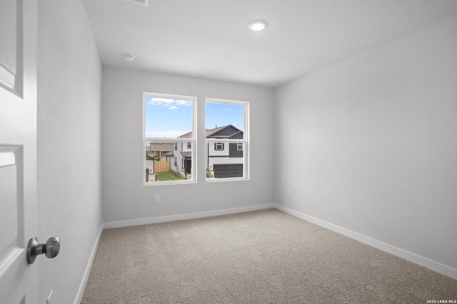 Spacious, unfurnished interior of a new home in Mesa Vista, San Antonio (Image 23).