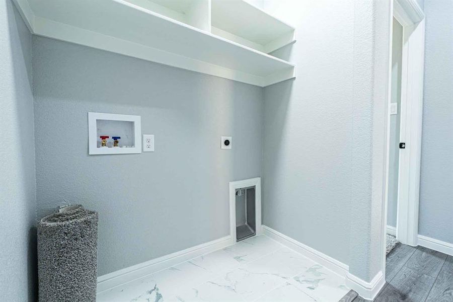 Spacious, unfurnished interior of a new home in , Granbury (Image 25).