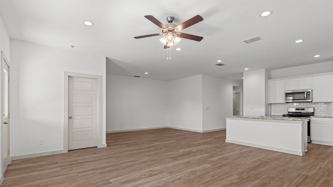 Representative unfurnished interior of a home built from the The Justin by D.R. Horton in Viridian, Lubbock (Image 13).