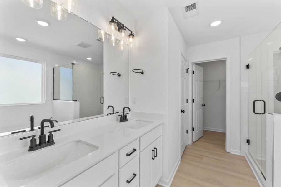 Owner's Bathroom Owner's Bathroom