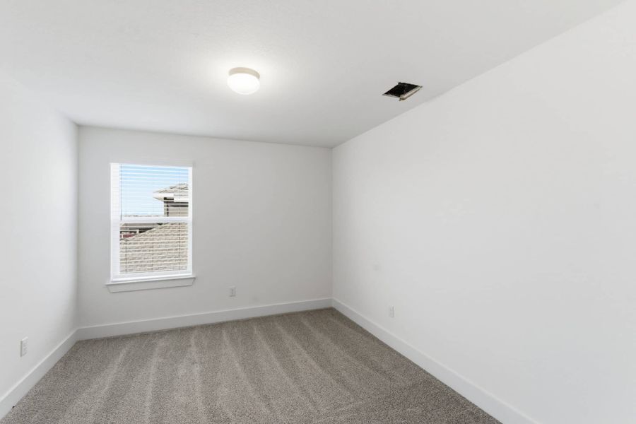 Spacious, unfurnished interior of a new home in Buffalo Crossing, Cibolo (Image 39).