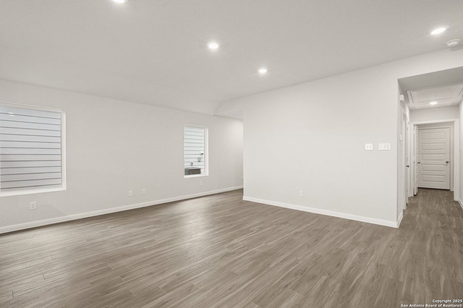 Spacious, unfurnished interior of a new home in Dauer Ranch, New Braunfels (Image 14). Spacious, unfurnished interior of a new home in Dauer Ranch, New Braunfels (Image 14).