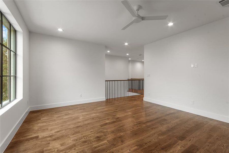 Spacious, unfurnished interior of a new home in , Dallas (Image 38).