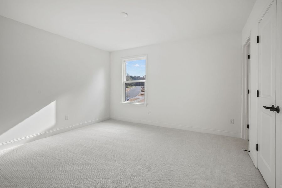 Spacious, unfurnished interior of a new home in Forest Creek, Waxhaw (Image 23).