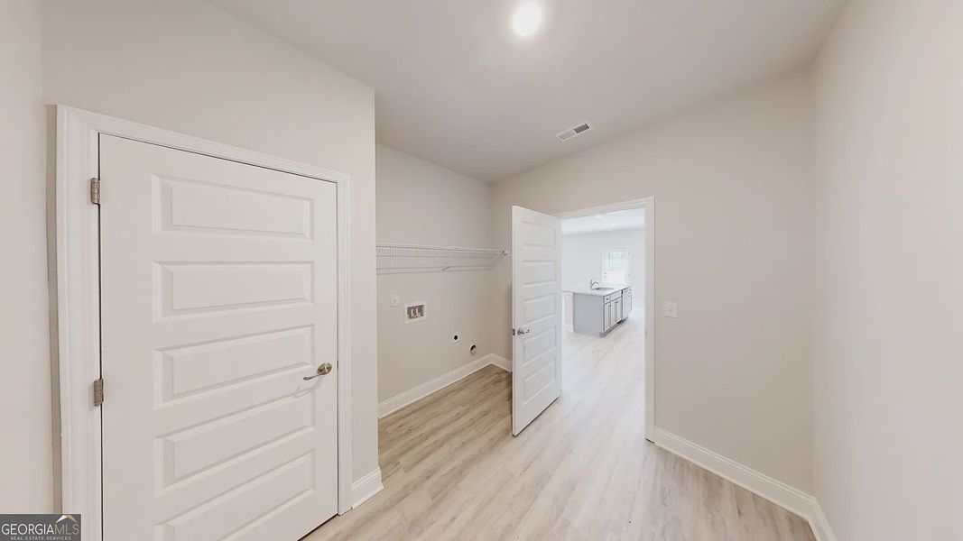 Spacious, unfurnished interior of a new home in Holliday Pass, Griffin (Image 15).