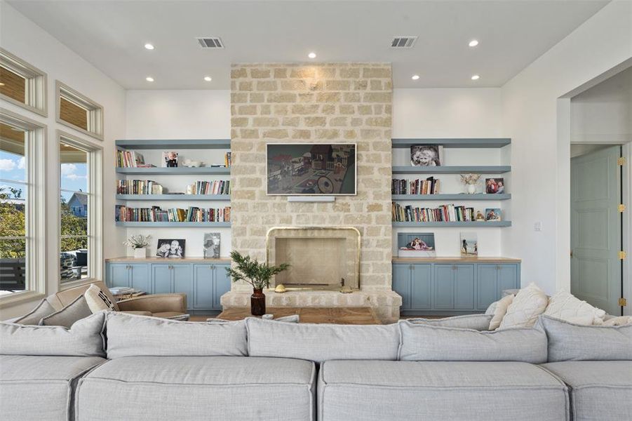 Furnished interior view inside a new home in , Malakoff (Image 6).