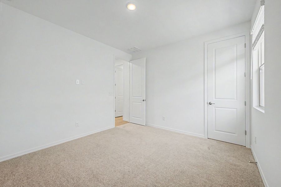 Spacious, unfurnished interior of a new home in Tyler Ranch, Buckeye (Image 13).