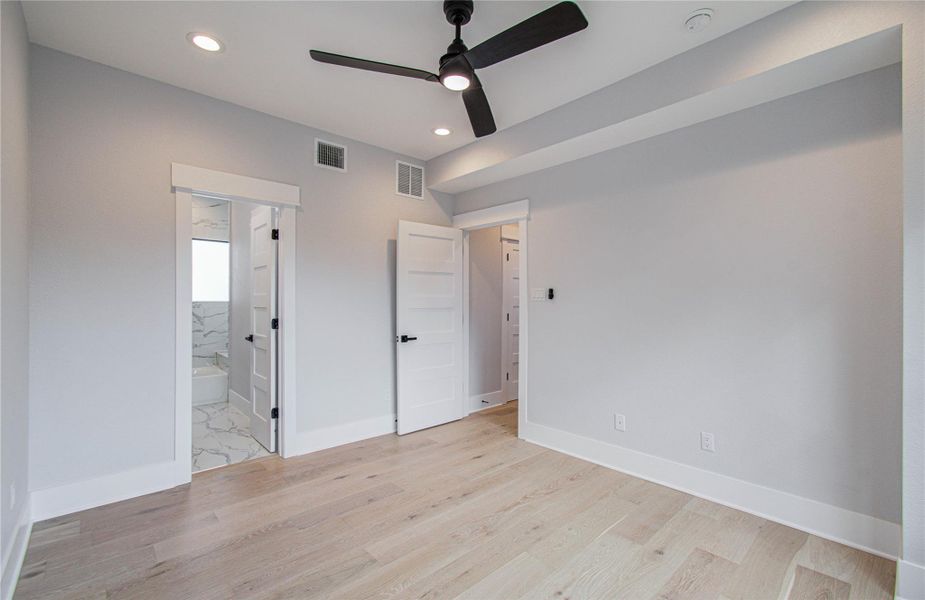 Spacious, unfurnished interior of a new home in , Houston (Image 29).