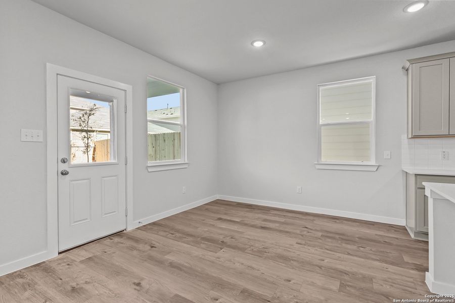 Spacious, unfurnished interior of a new home in Senna, Leon Valley (Image 15).